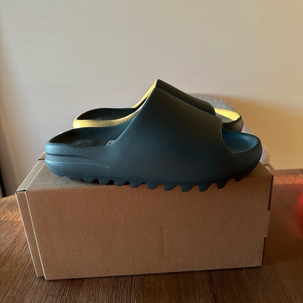 Yeezy Slide Slate Marine